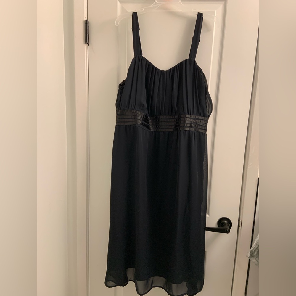 Party dress sleeveless black chiffon with nice design on waist